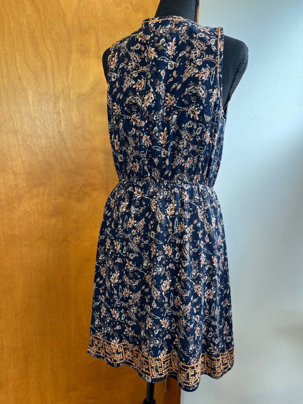 Cottagecore Sleeveless Embroidered Sundress Market & Spruce V Neck Cinched Waist - Picture 3 of 15